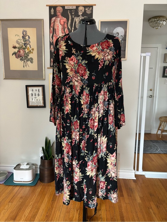 Papillon Blanc Dresses & Skirts - Papillon Blanc Black Maxi Dress with Red & Cream Floral Print